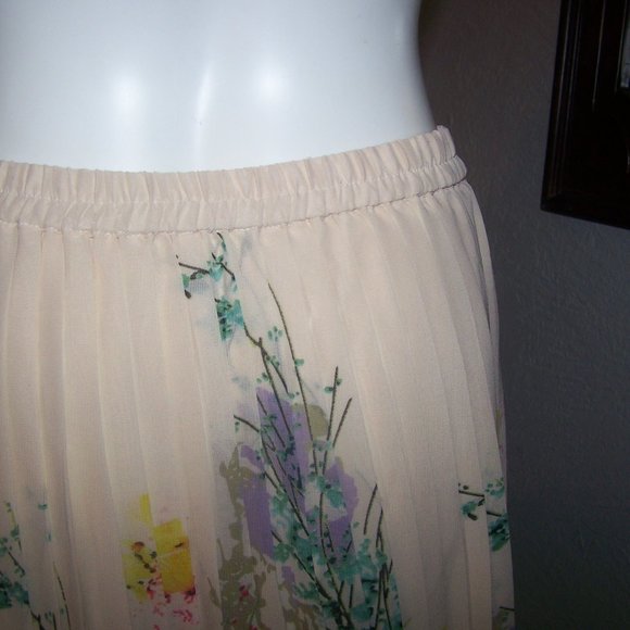 Lucky & Coco Floral Pleated Skirt Small Colorful - Picture 3 of 8